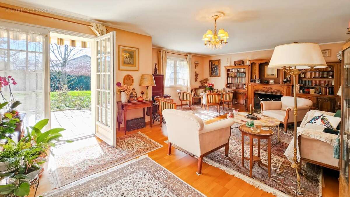 Maison à CHENS-SUR-LEMAN