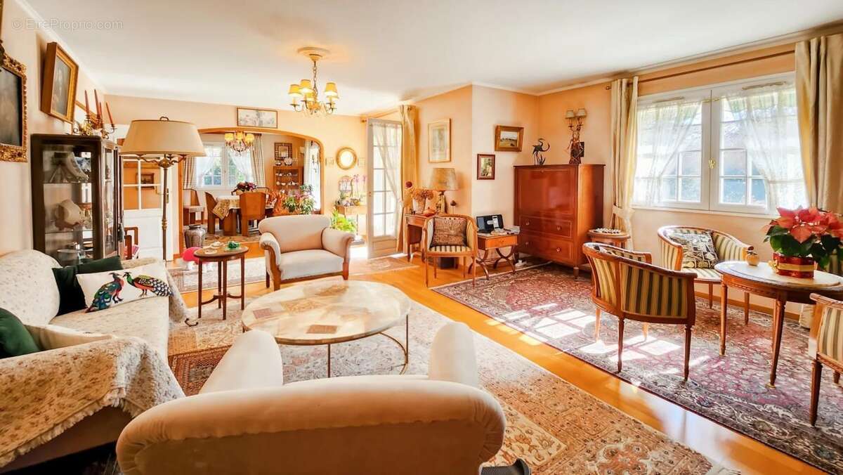 Maison à CHENS-SUR-LEMAN