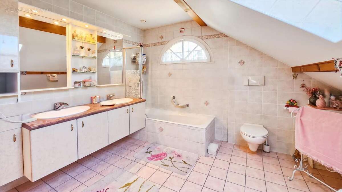 Maison à CHENS-SUR-LEMAN