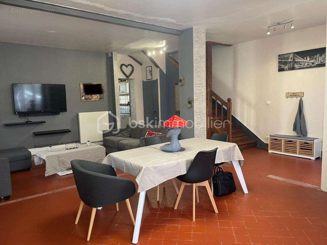 Maison à VILLENEUVE-L&#039;ARCHEVEQUE