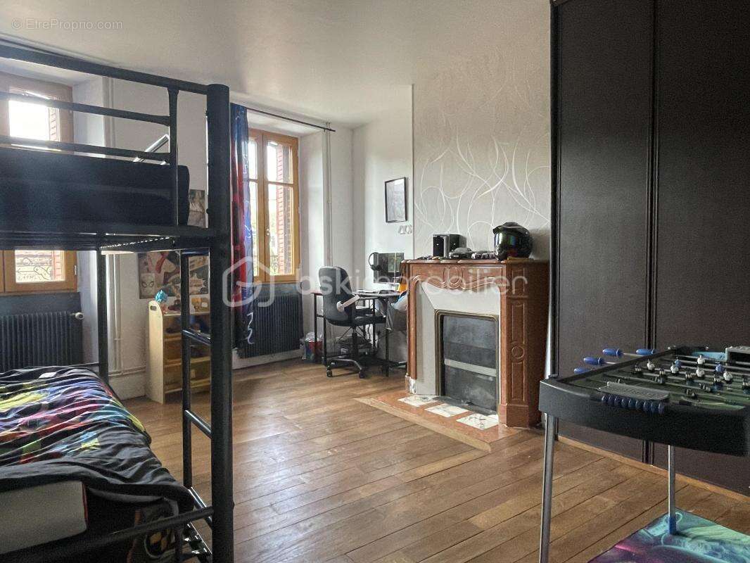 Maison à VILLENEUVE-L&#039;ARCHEVEQUE