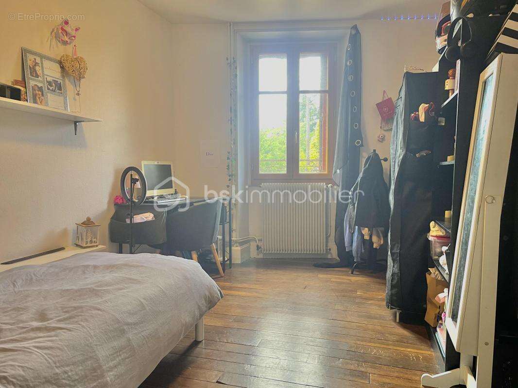 Maison à VILLENEUVE-L&#039;ARCHEVEQUE