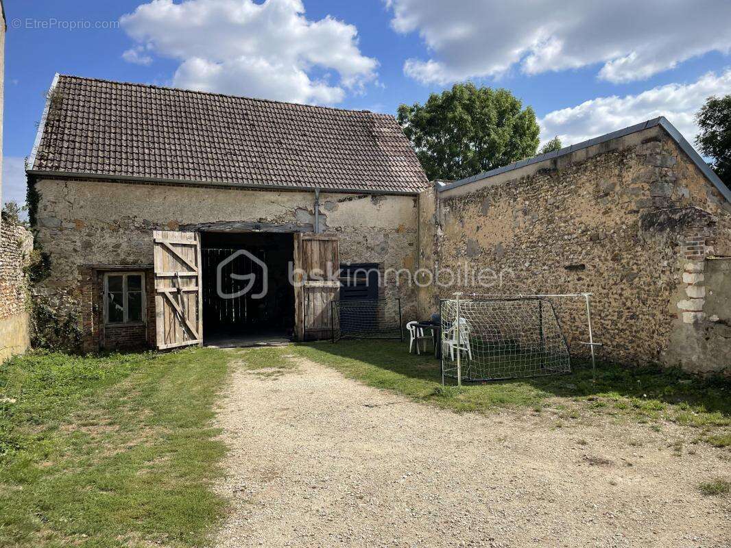 Maison à VILLENEUVE-L&#039;ARCHEVEQUE