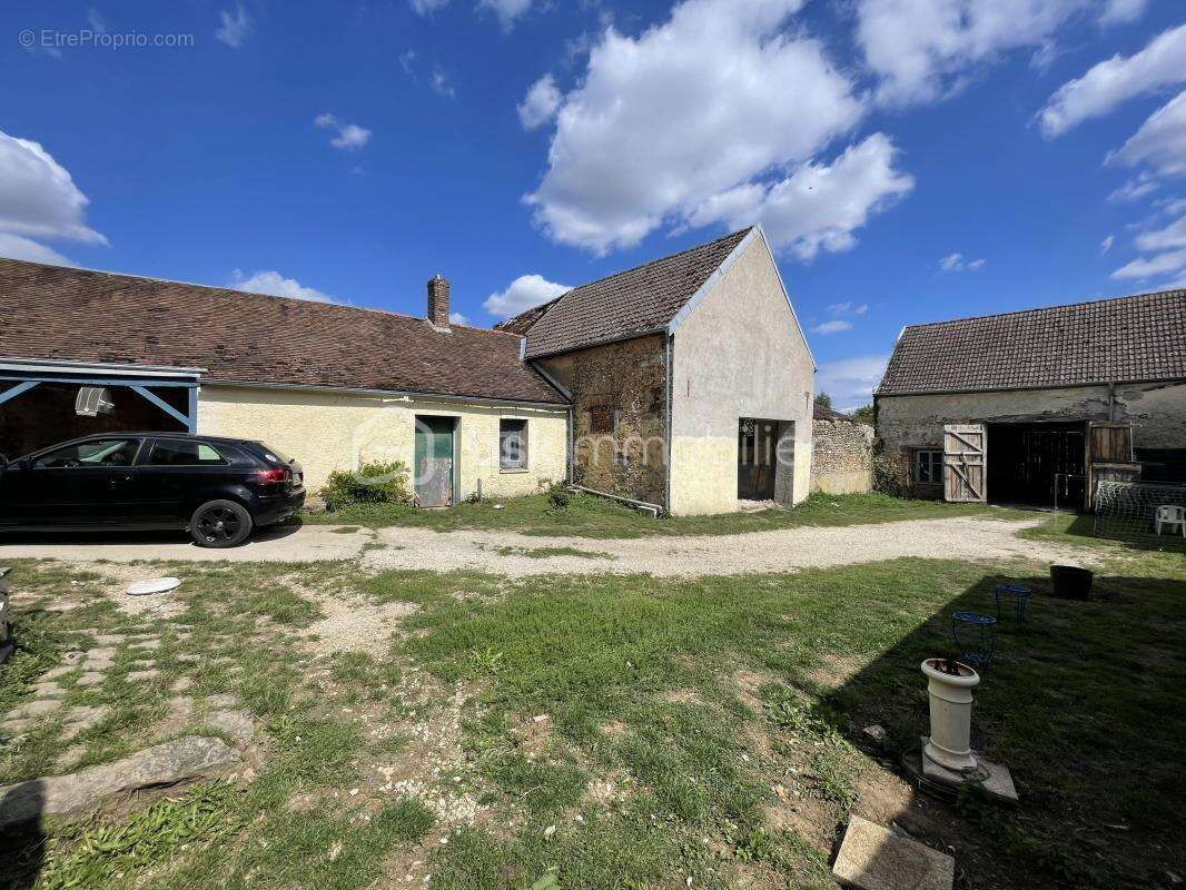 Maison à VILLENEUVE-L&#039;ARCHEVEQUE