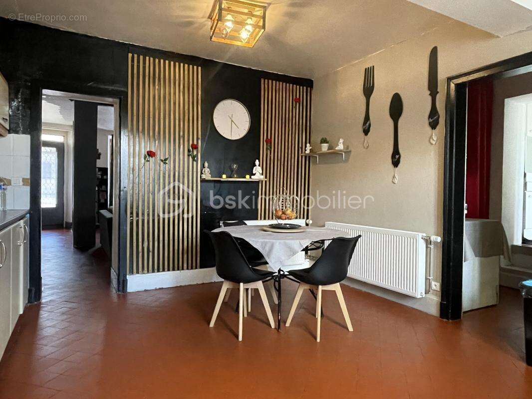 Maison à VILLENEUVE-L&#039;ARCHEVEQUE