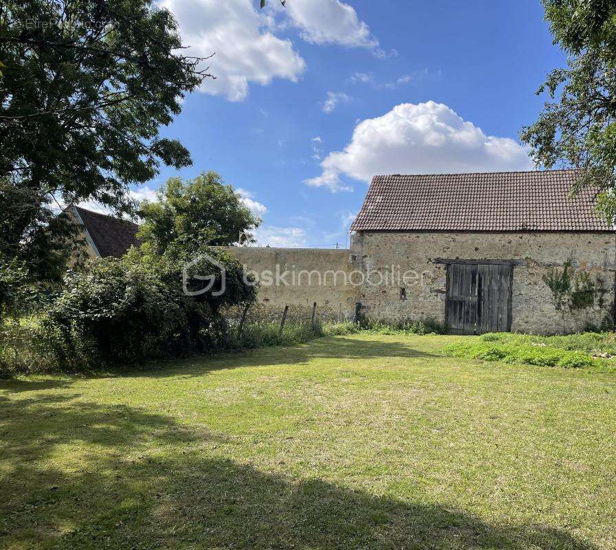 Maison à VILLENEUVE-L&#039;ARCHEVEQUE