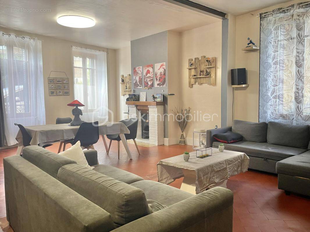 Maison à VILLENEUVE-L&#039;ARCHEVEQUE