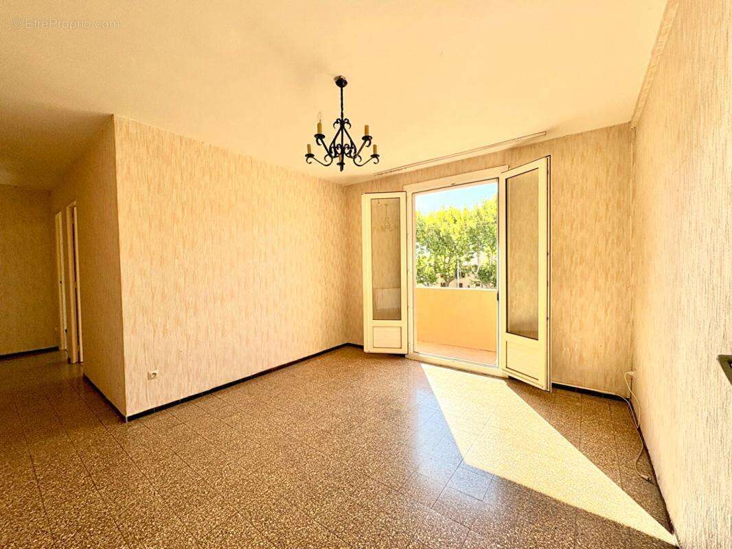 Appartement à PORT-SAINT-LOUIS-DU-RHONE