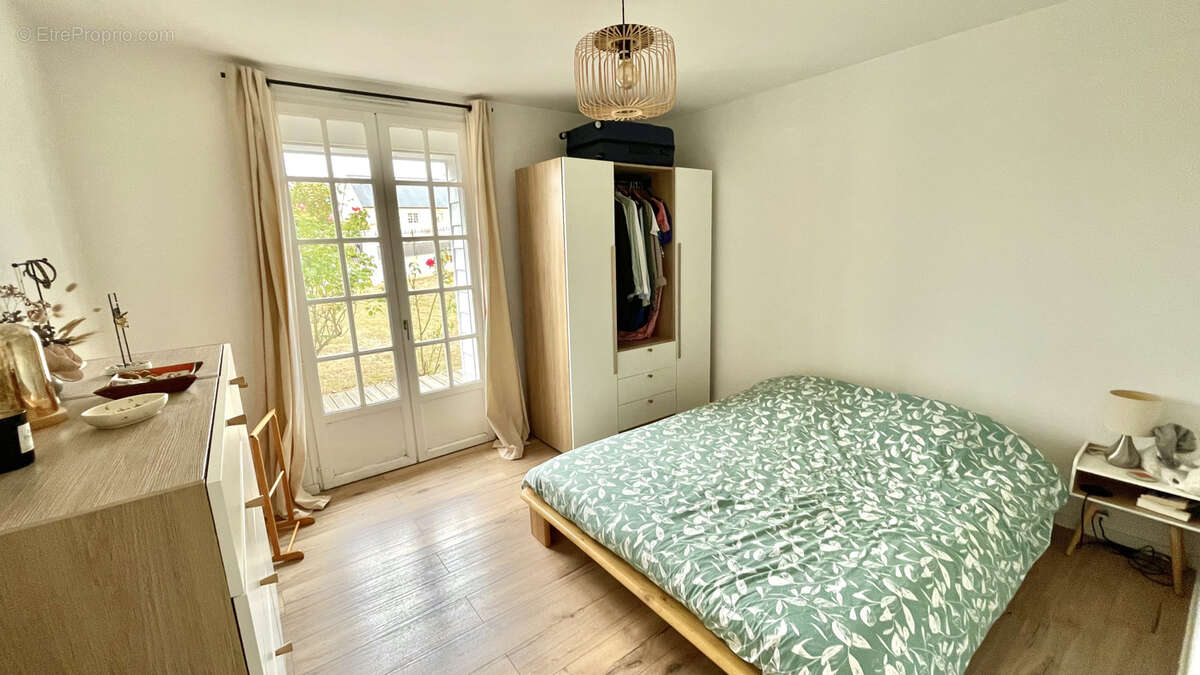 Maison à SAINT-CLEMENT-DE-LA-PLACE