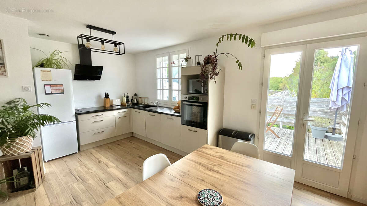 Maison à SAINT-CLEMENT-DE-LA-PLACE