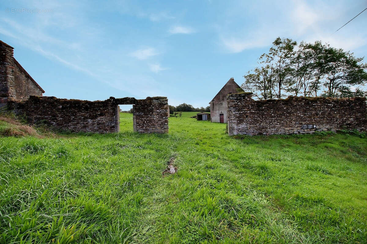 Maison à SAINT-MICAUD