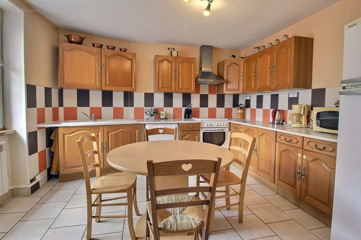 Maison à CHISSEY-LES-MACON