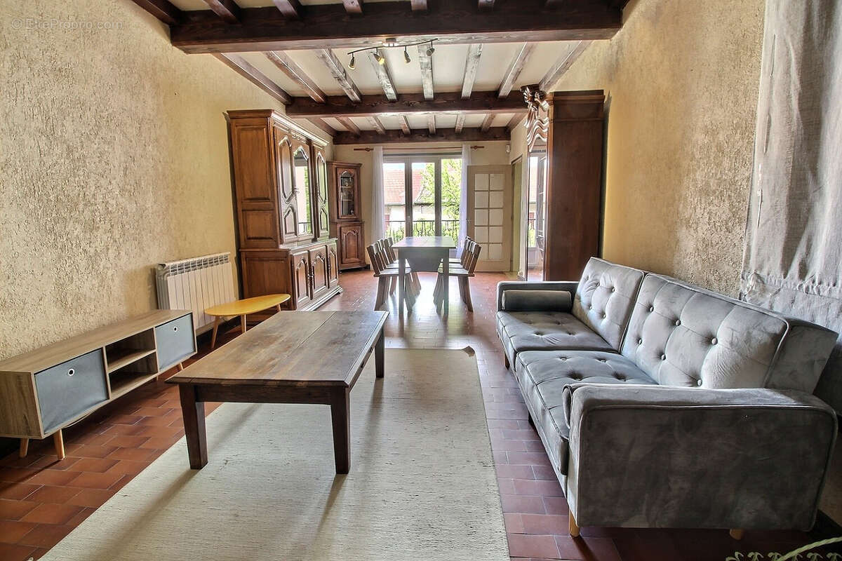 Maison à CHISSEY-LES-MACON