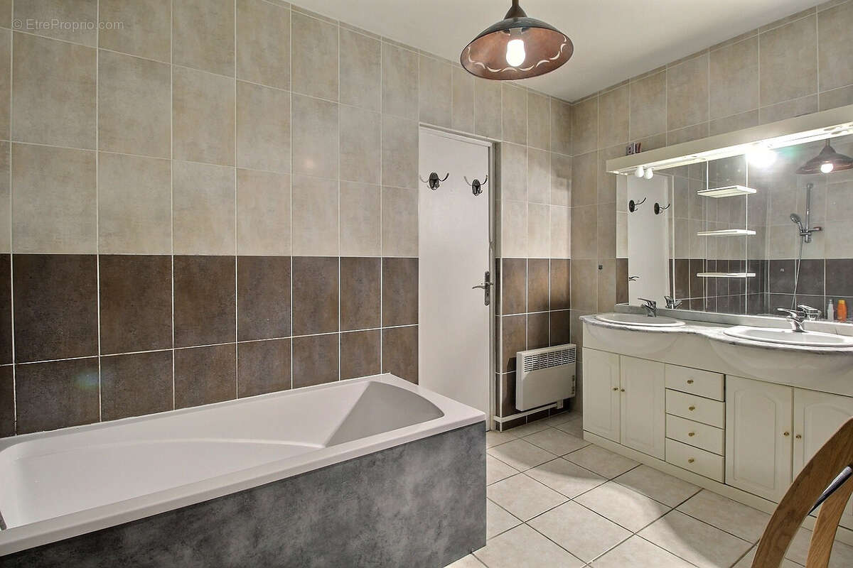 Maison à CHISSEY-LES-MACON