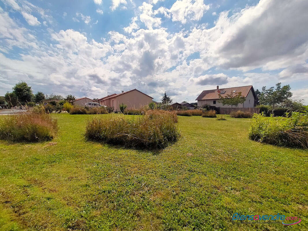 Terrain à L&#039;ISLE-JOURDAIN