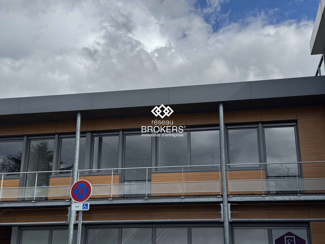 Commerce à SAINTE-FOY-LES-LYON