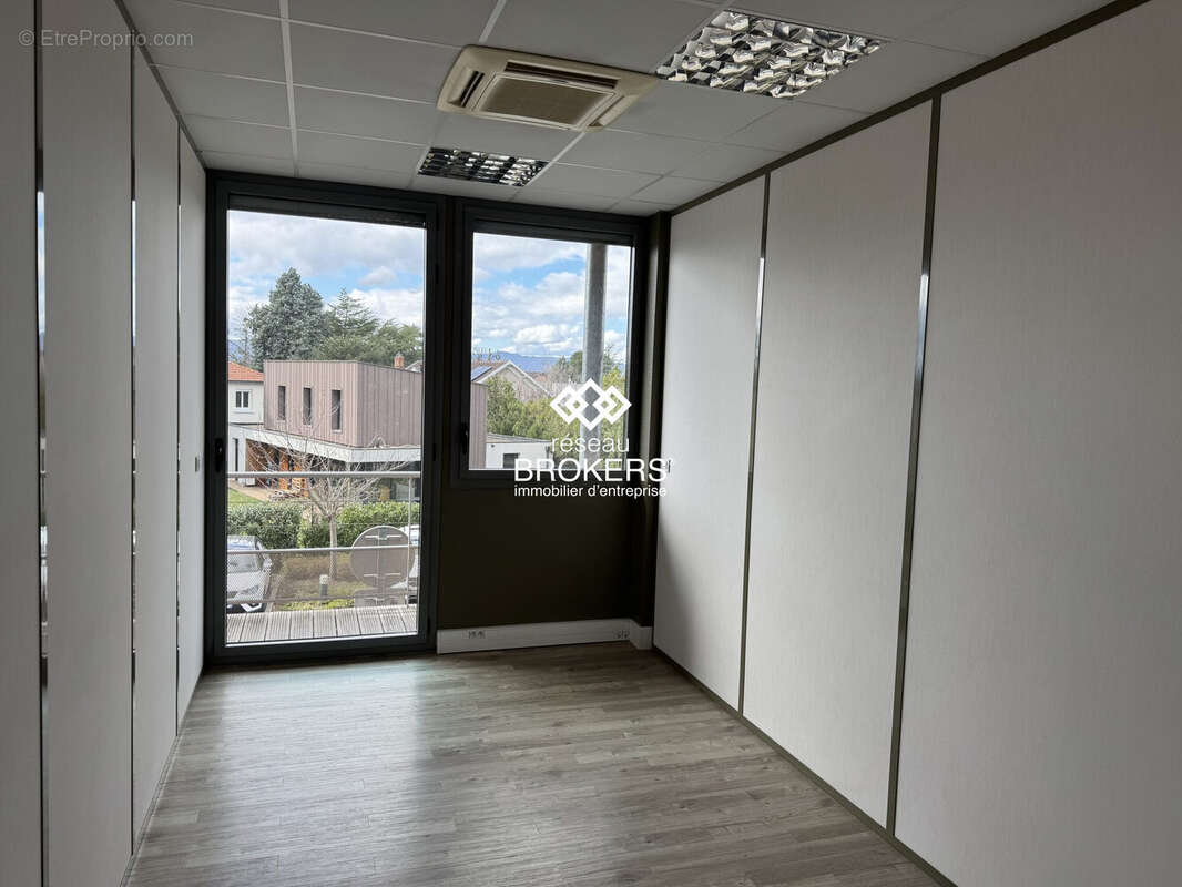 Commerce à SAINTE-FOY-LES-LYON