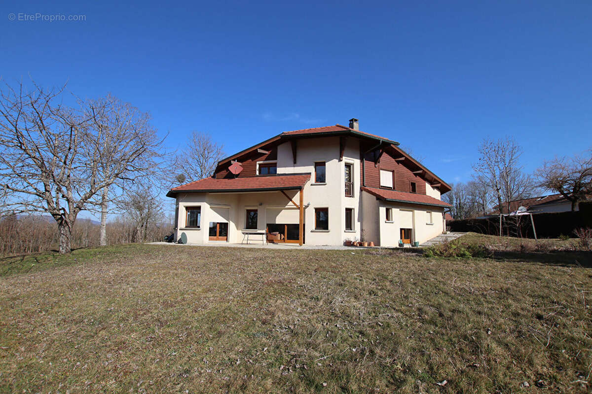 Maison à LA ROCHE-SUR-FORON