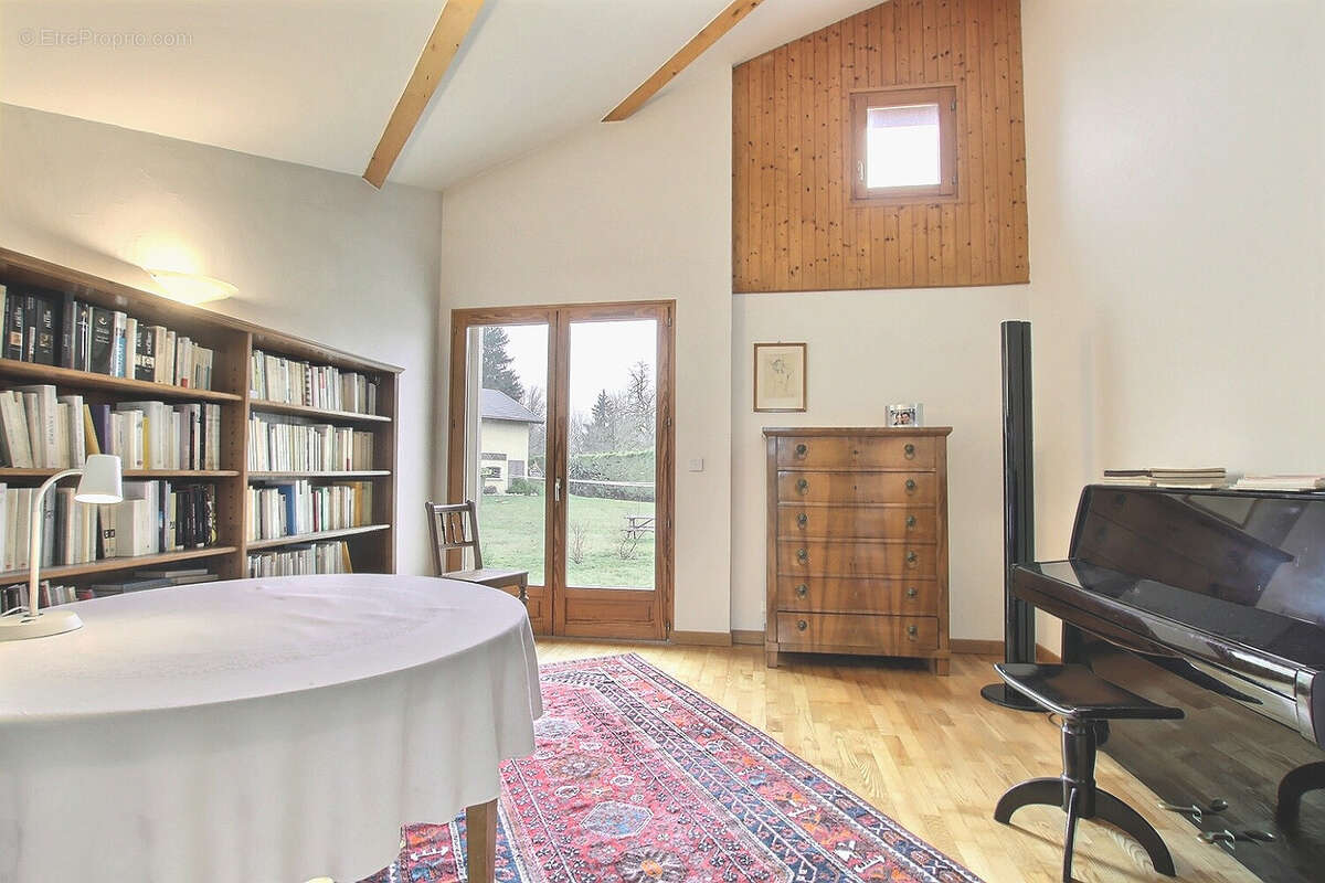 Maison à LA ROCHE-SUR-FORON