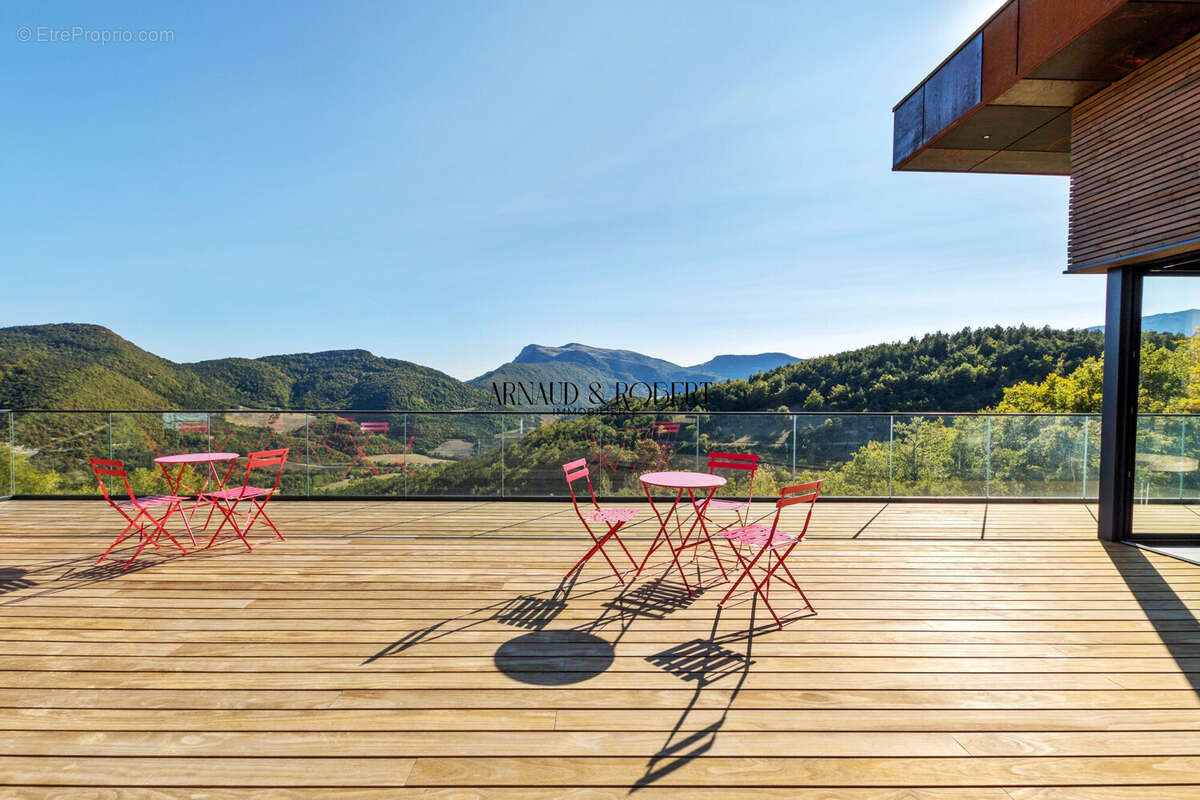 Maison à TEYSSIERES