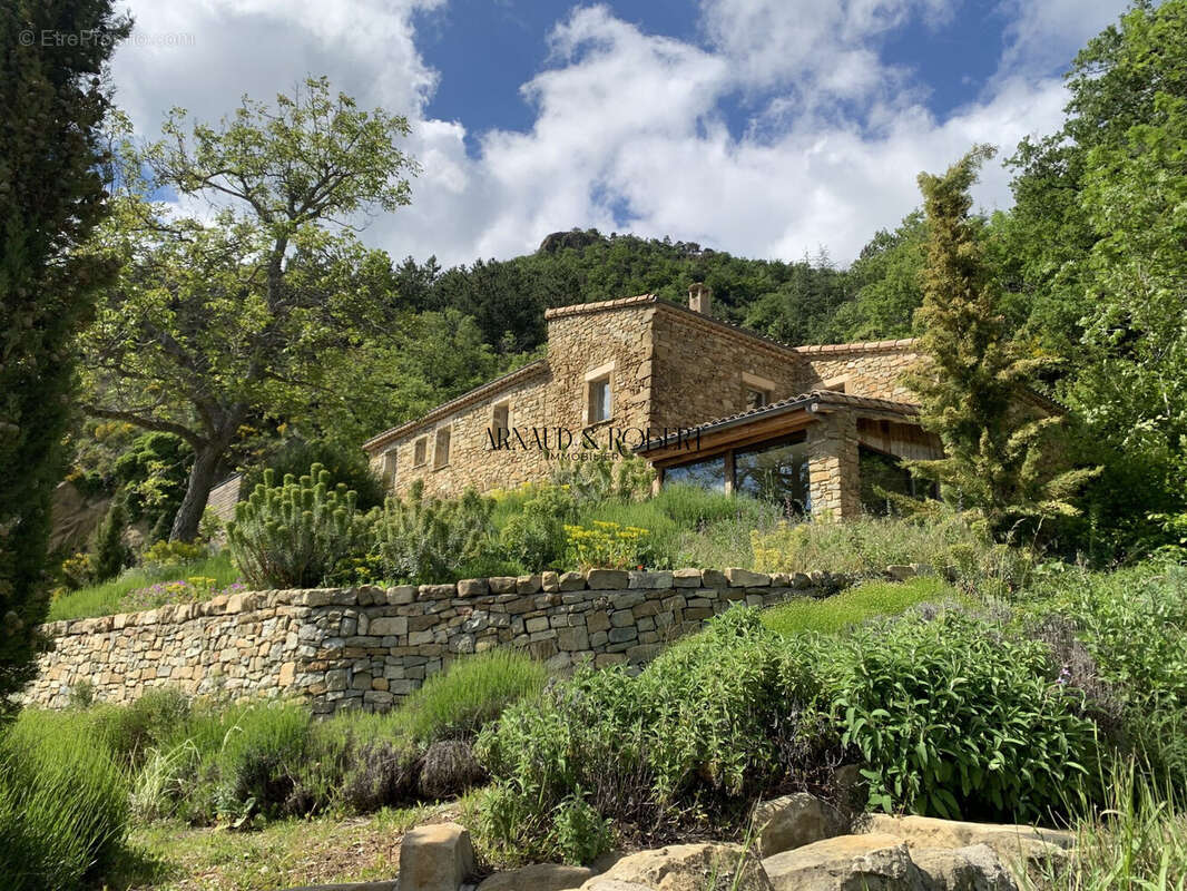 Maison à TEYSSIERES