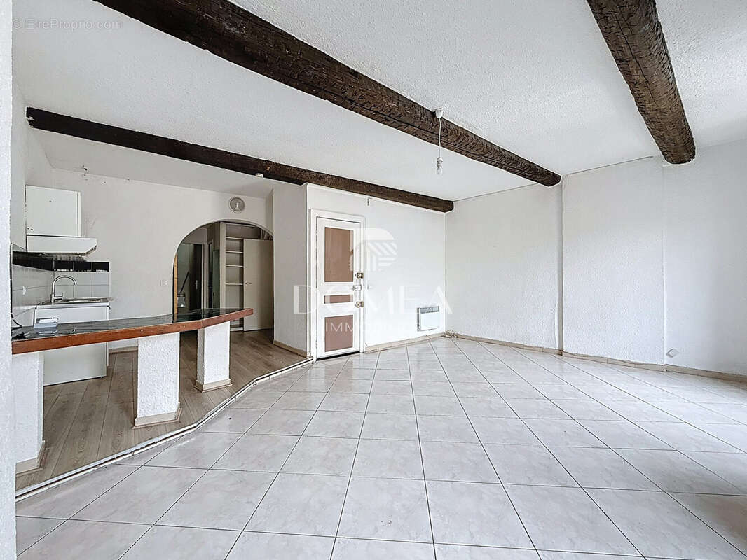 Appartement à COURNONTERRAL