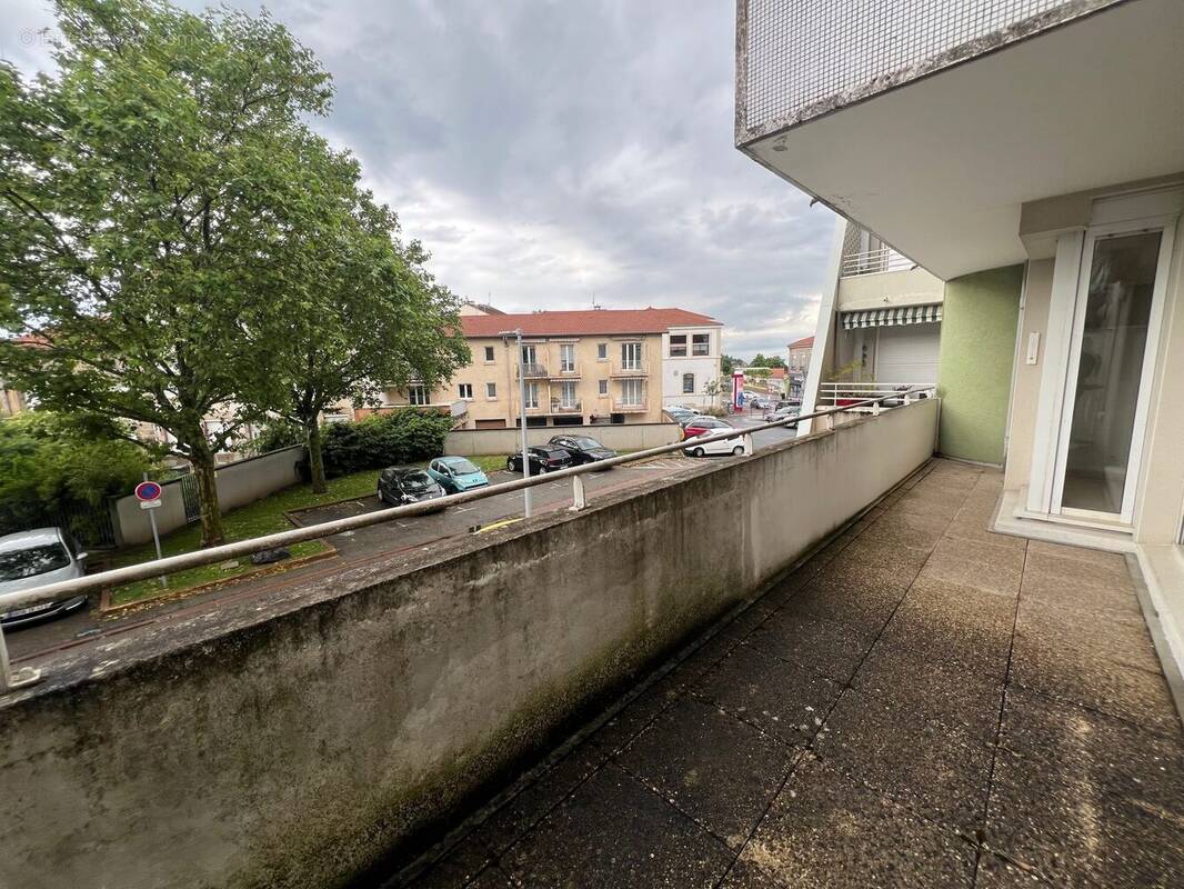 Appartement à SAINT-GENEST-LERPT