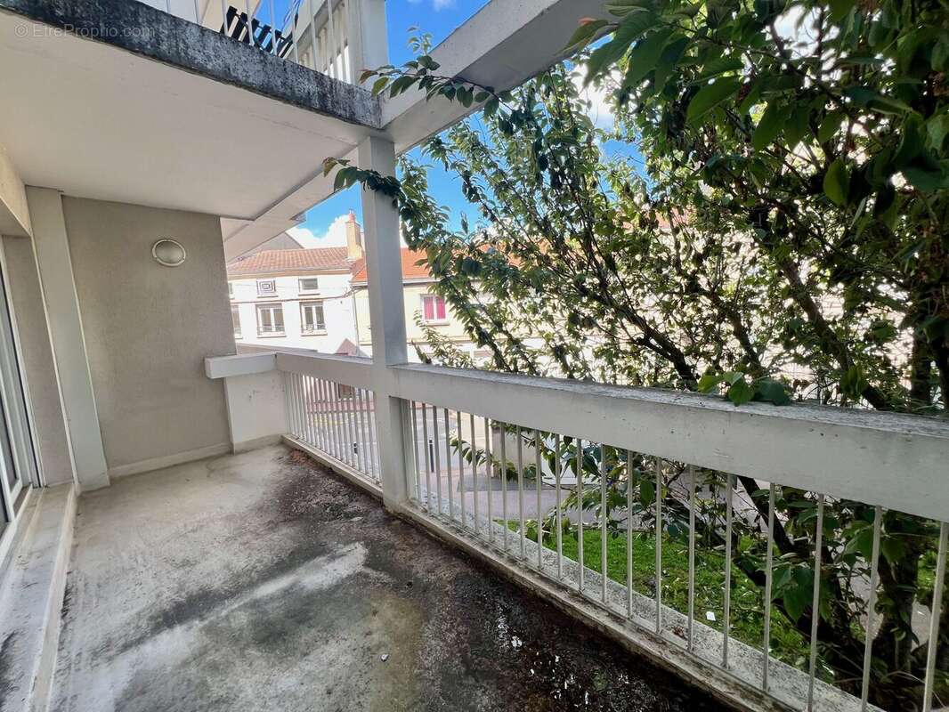 Appartement à SAINT-GENEST-LERPT