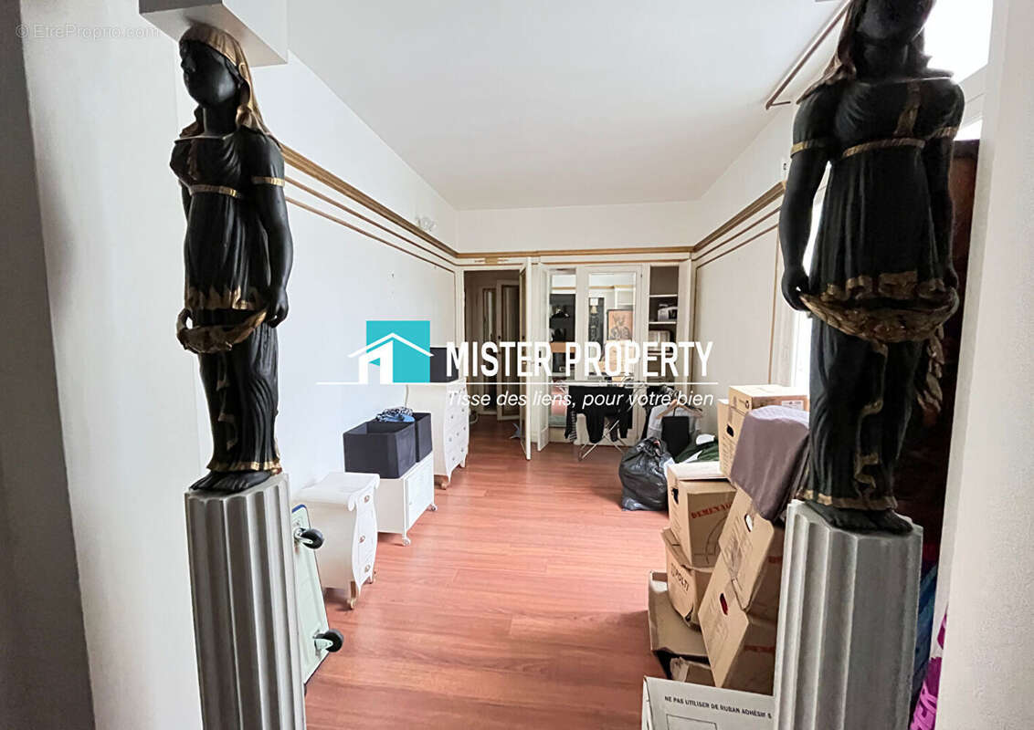 Appartement à PARIS-8E