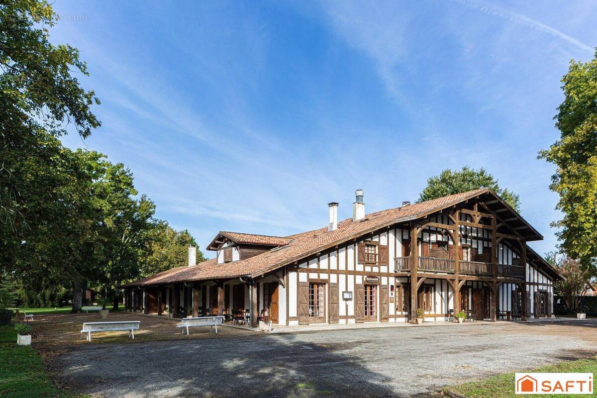 Photo 1 - Commerce à SABRES