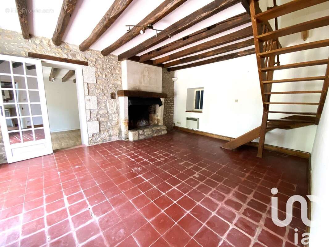 Photo 2 - Maison à VILLELOIN-COULANGE