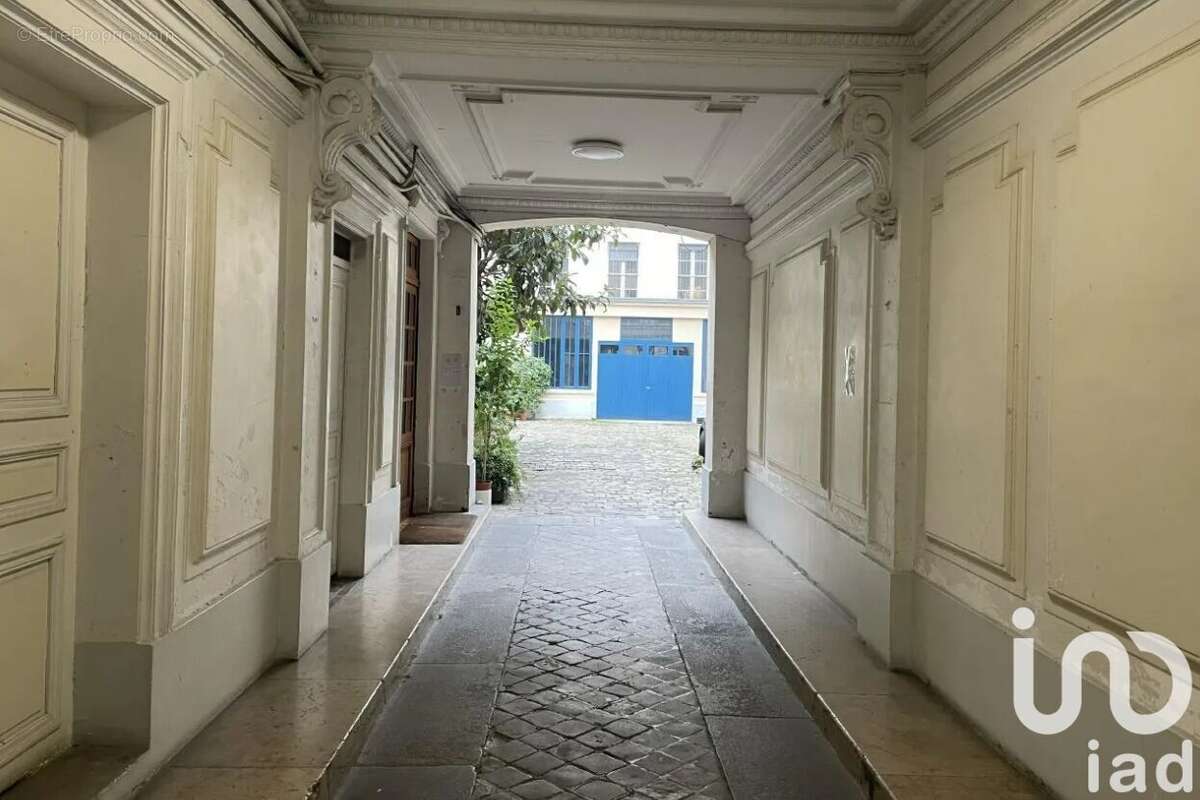 Photo 3 - Parking à PARIS-9E