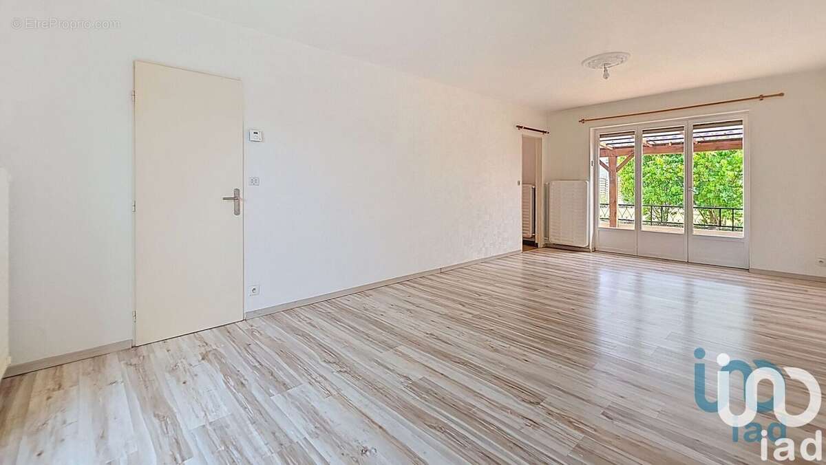 Photo 2 - Maison à ROMILLY-SUR-SEINE