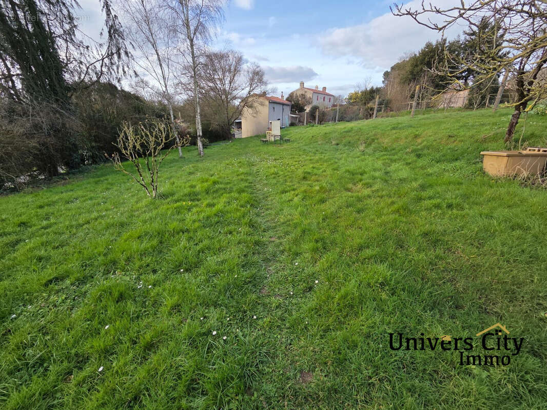 Maison à SAINT-ETIENNE-DU-BOIS