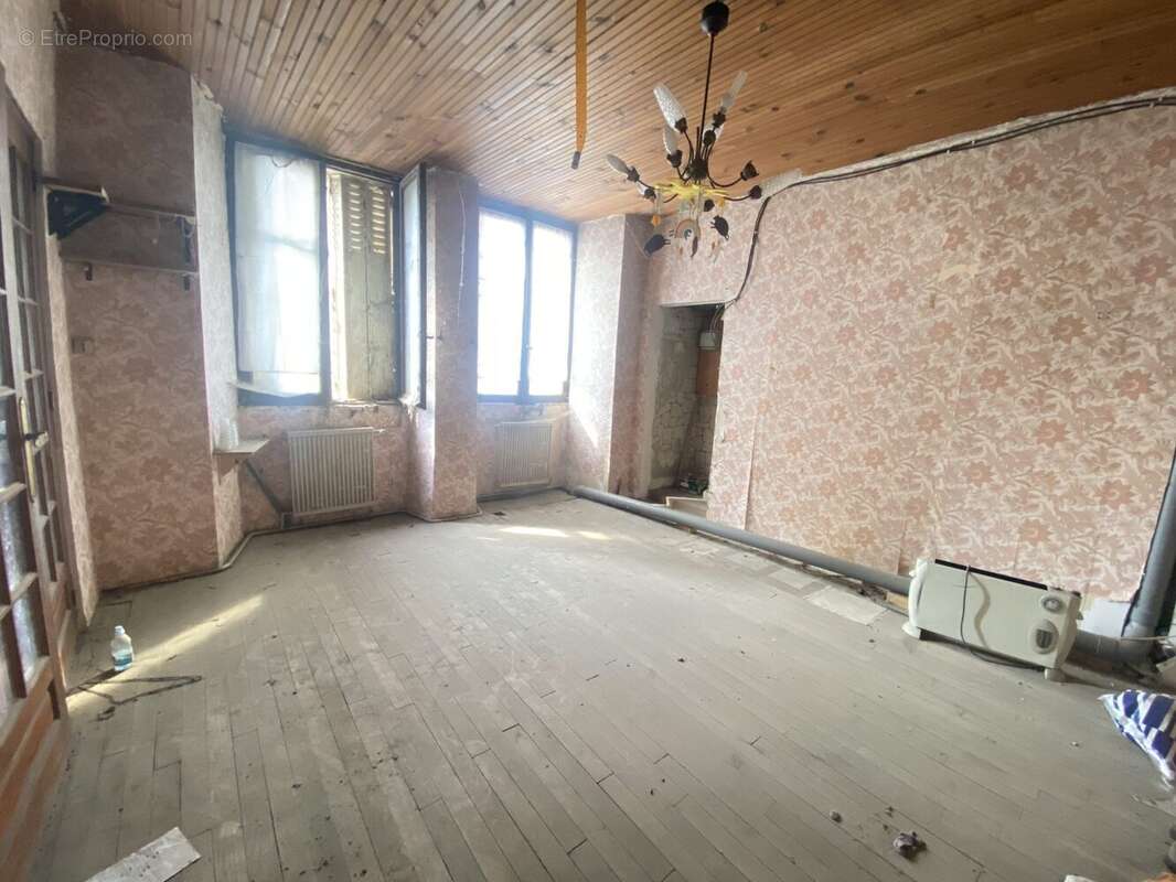 Maison à SAINT-REMY-BLANZY