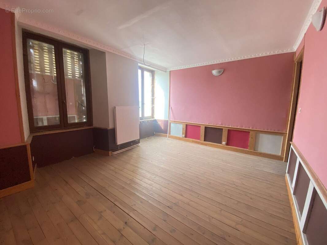 Maison à SAINT-REMY-BLANZY