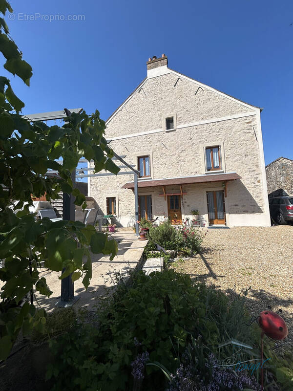 Maison à BOURAY-SUR-JUINE