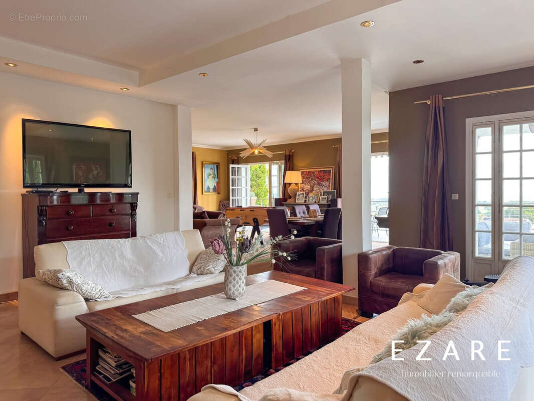 Maison à CORCELLES-LES-MONTS