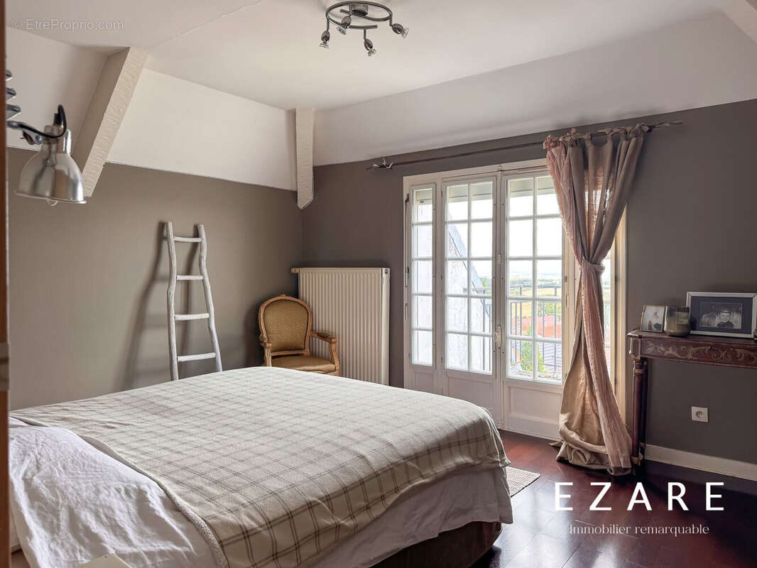 Maison à CORCELLES-LES-MONTS