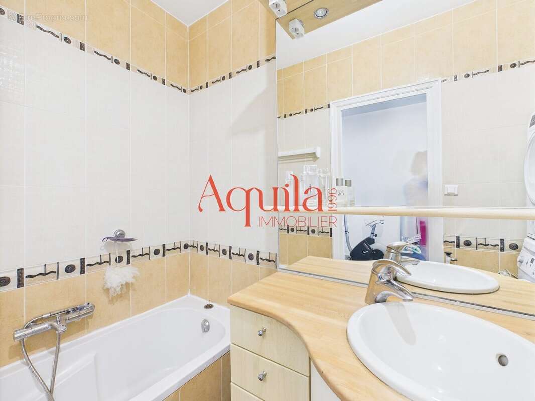 Salle de bains - Appartement à LYON-6E