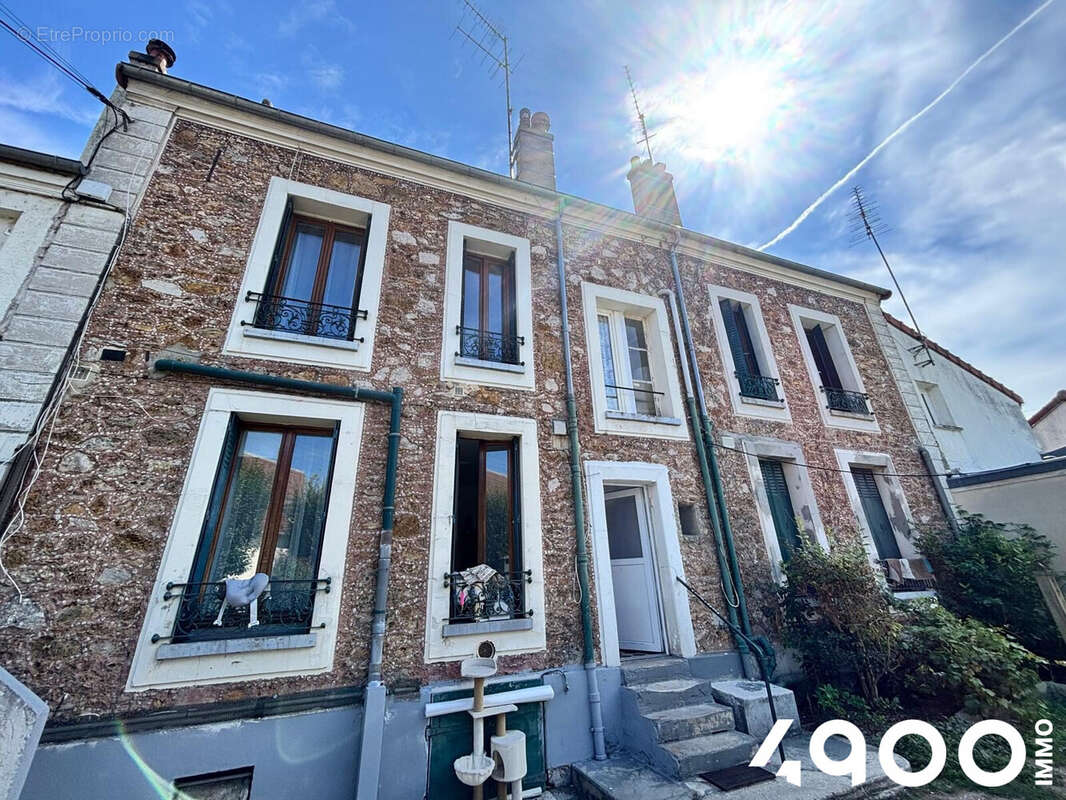 Appartement à CORBEIL-ESSONNES