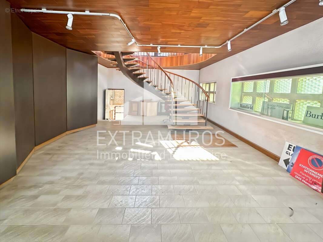 Commerce à SAINT-PRIEST