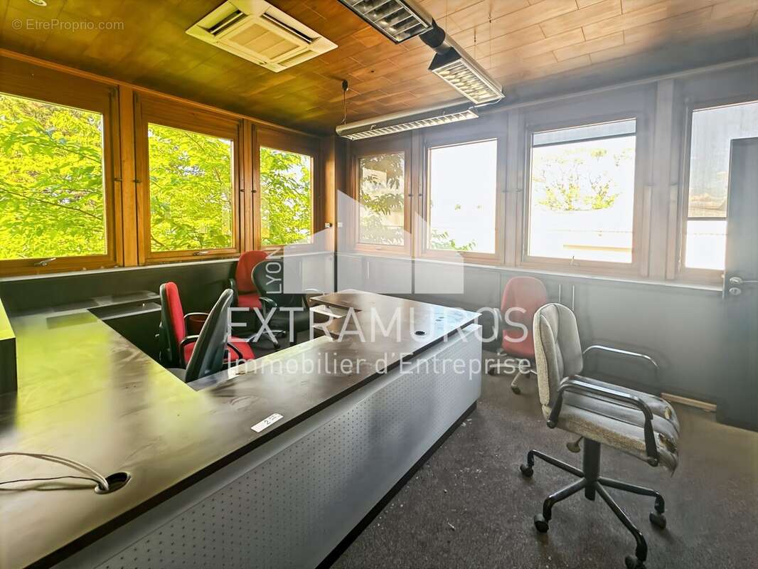 Commerce à SAINT-PRIEST