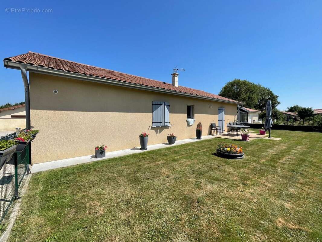 Maison à SAINT-NIZIER-LE-DESERT