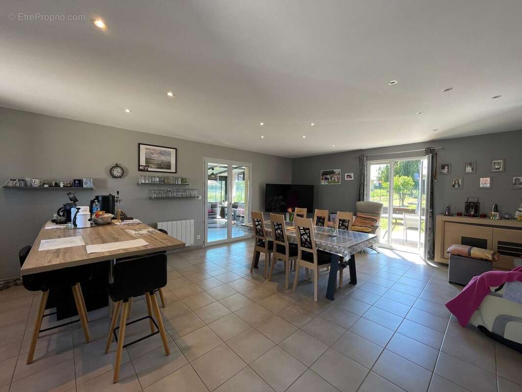 Maison à SAINT-NIZIER-LE-DESERT