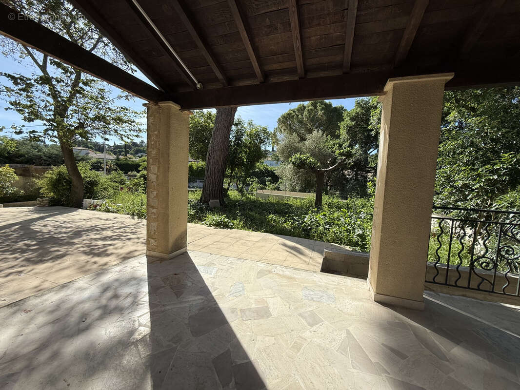 Maison à VILLEVIEILLE