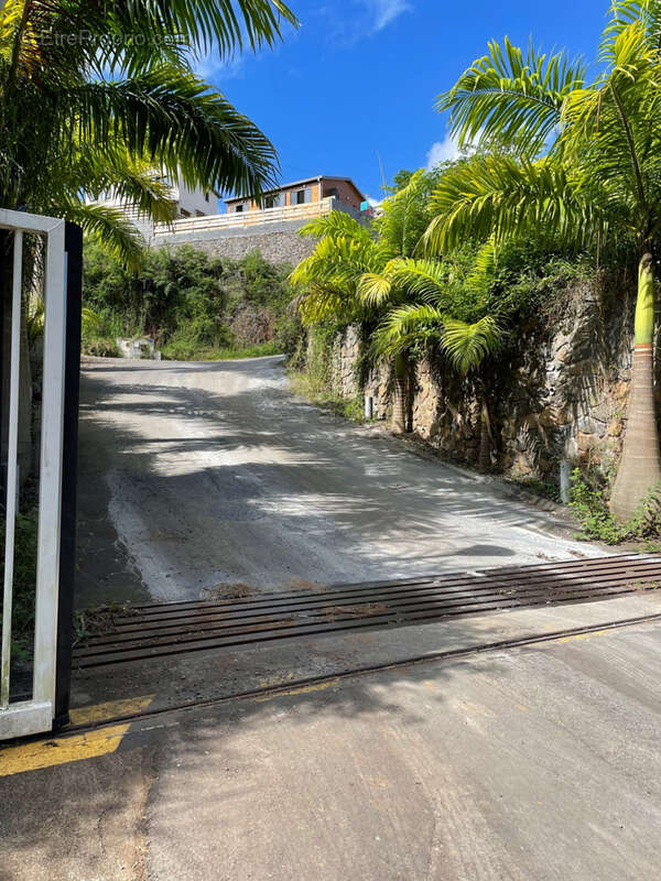 Terrain à LA POSSESSION