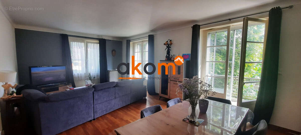 Appartement à ETIVAL-CLAIREFONTAINE