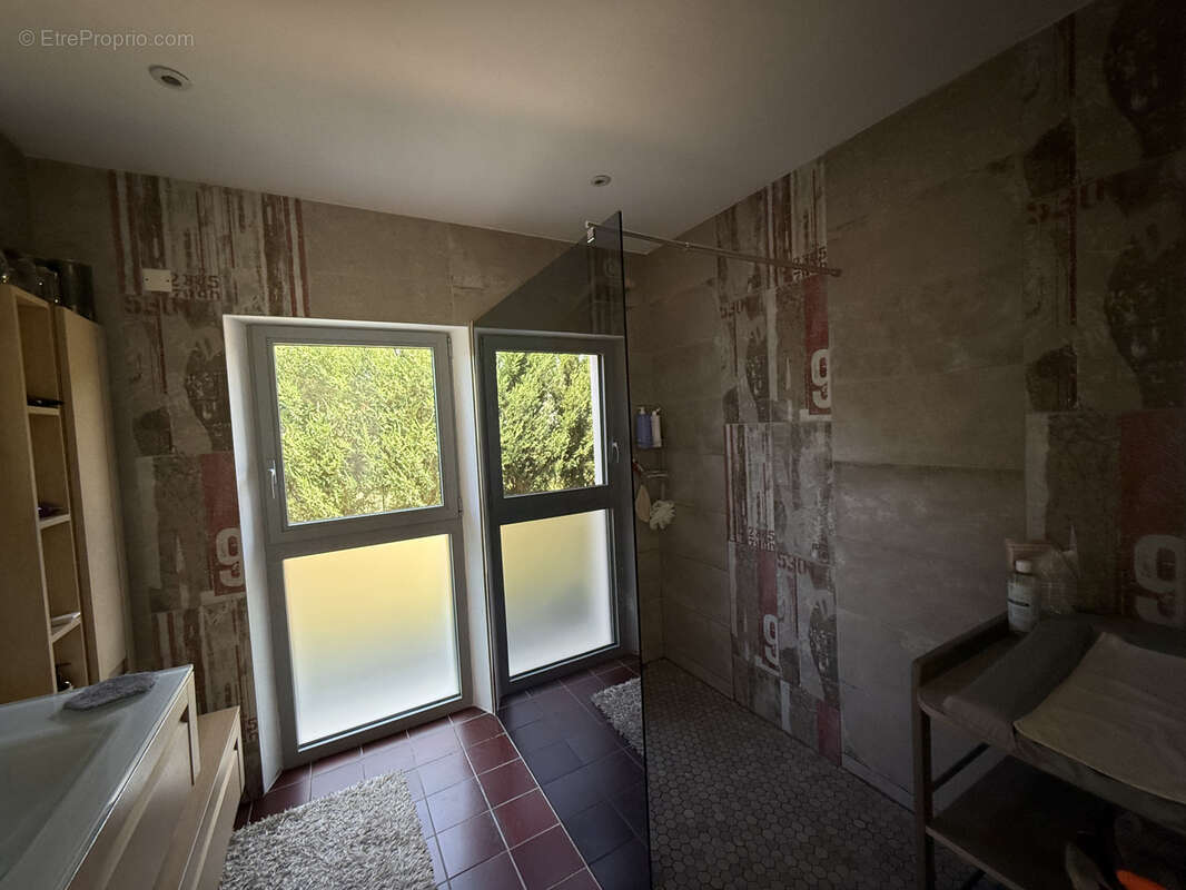 Maison à SAINT-PIERRE-EYNAC