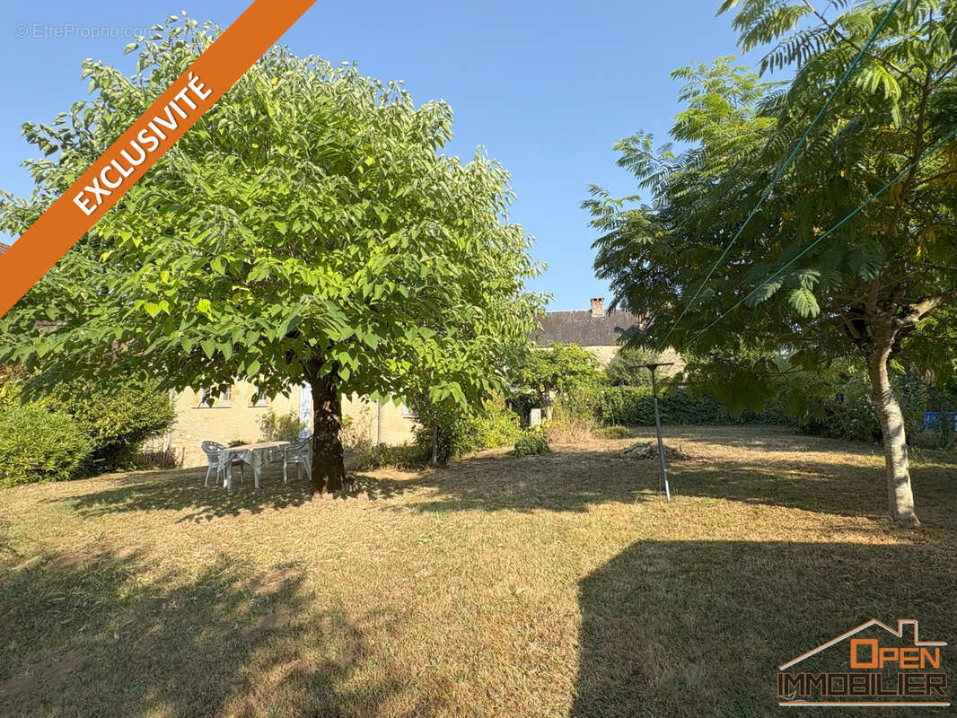 Maison à SAINT-JULIEN-DE-LAMPON